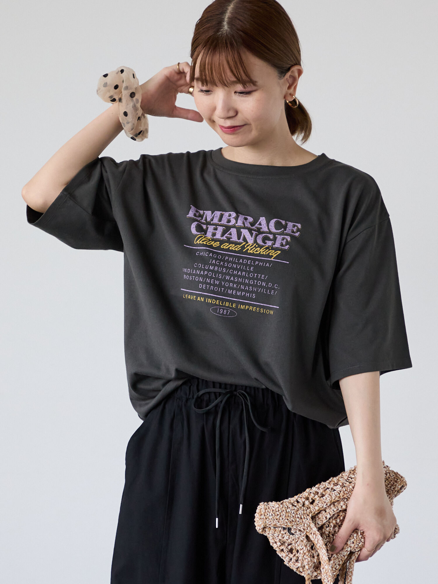 国内発送【LEMAIRE】コットンスカーフ◇Tシャツ｜セルフタイ付き LEMAIRE スカーフディテール シルクシャツ | ブラウン | FARFETCH JP