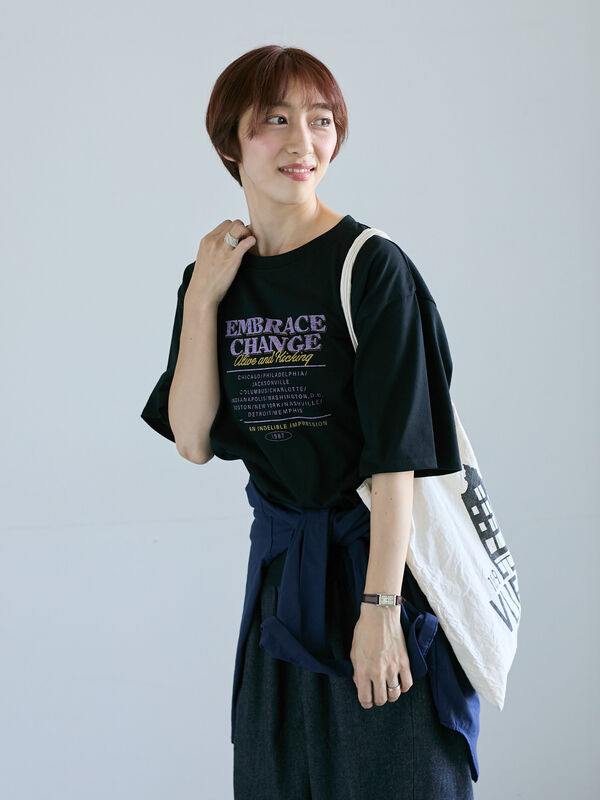 セール】 かすれロゴプリントTシャツ（オフホワイト