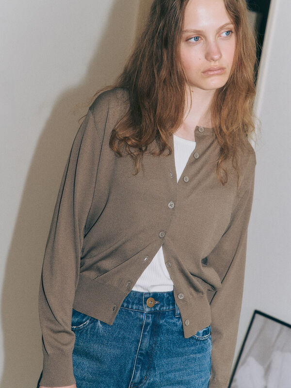 シルクタッチクルーカーディガン《2025autumn catalog item》（オフホワイト/ブラック/カーキ）｜Lugnoncure（ルノンキュール）通販