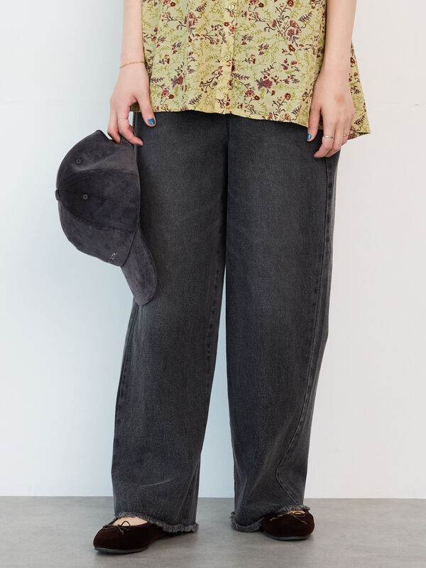 カットオフストレートデニムパンツ《2025autumn catalog item》（ブラック）｜Lugnoncure（ルノンキュール）通販