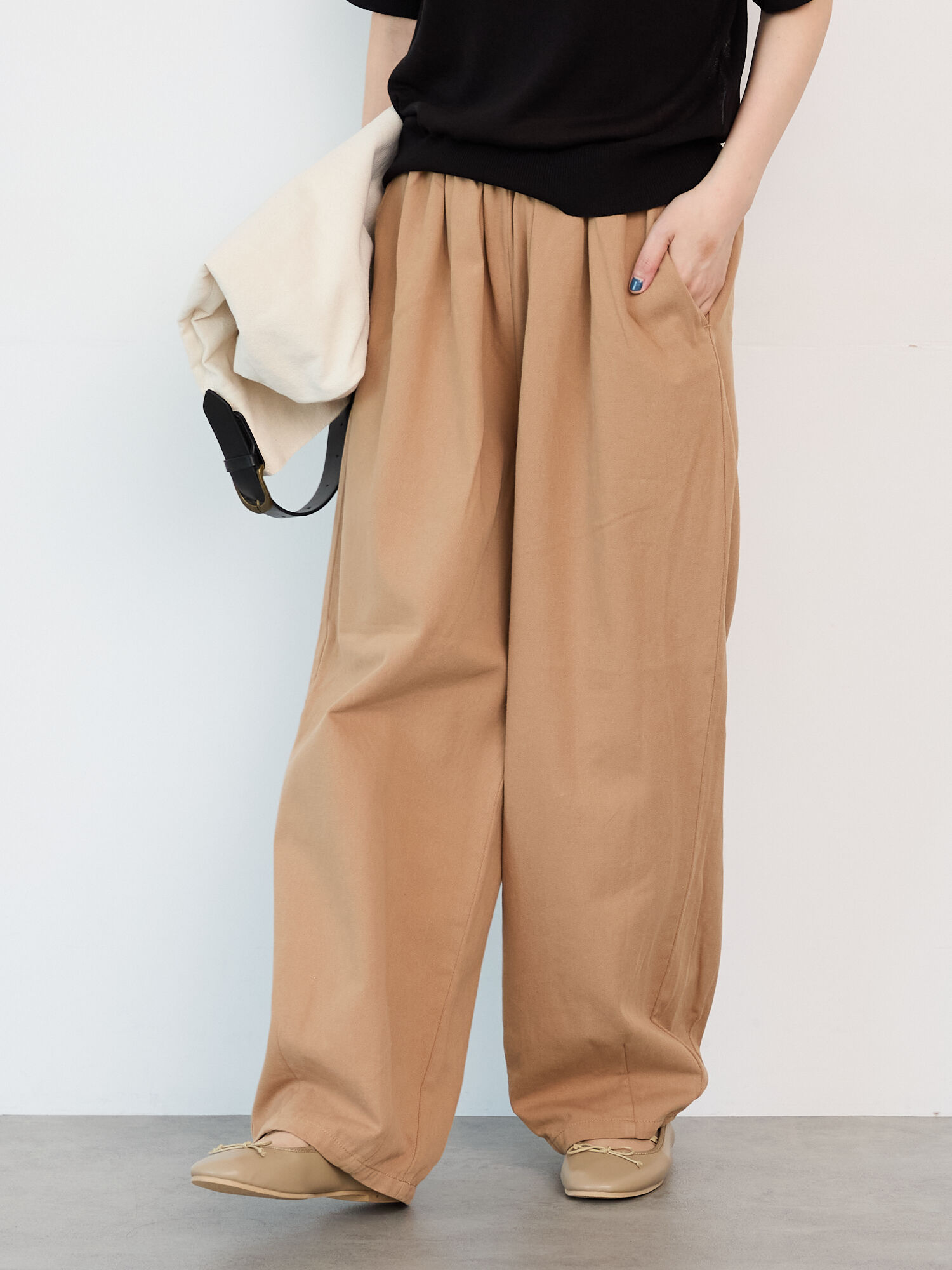 セール】 アソートコクーンイージーパンツ（オフホワイト/ブラック