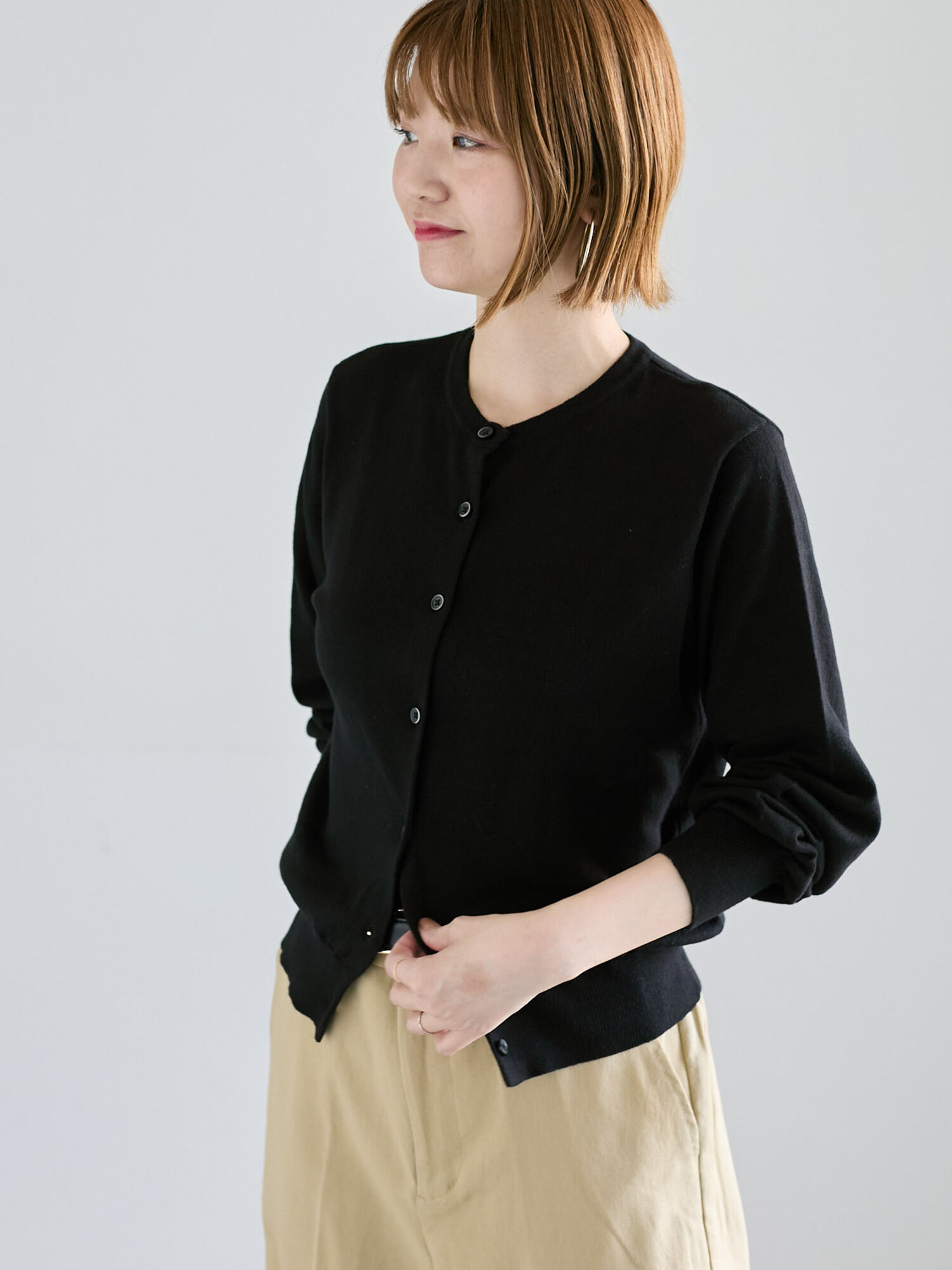 コットンクルーネックカーディガン（オフホワイト/ブラック