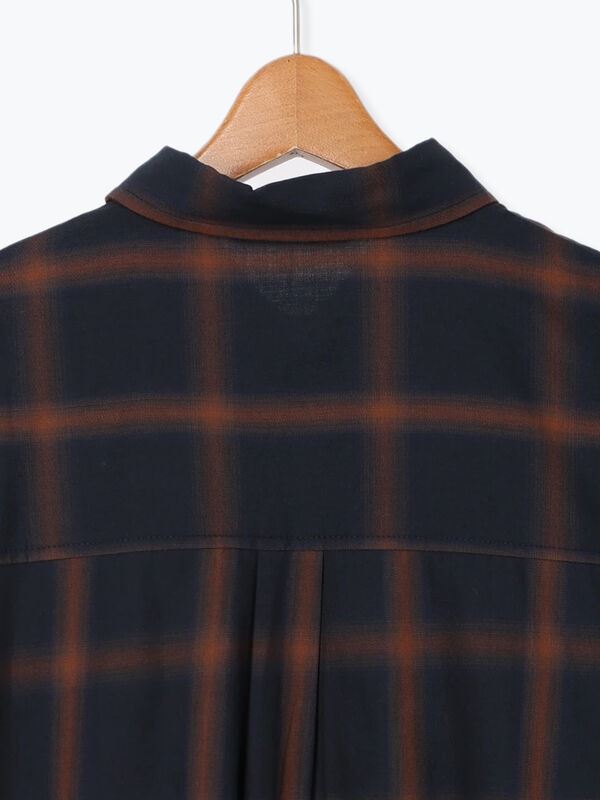 セール】 チェックオーバーシャツ（オフホワイト/ネイビー/トップス