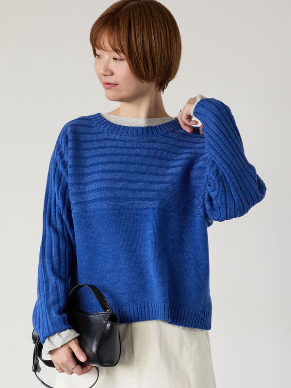 編地切替クルーネックニット（オフホワイト/チャコールグレー/レッド