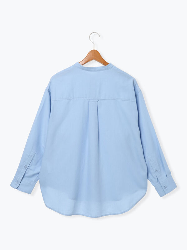 ＜&RC＞バンドカラーシャツ サックスブルー 刺繍入りバンドカラーシャツ（オフホワイト/ピンク/サックスブルー