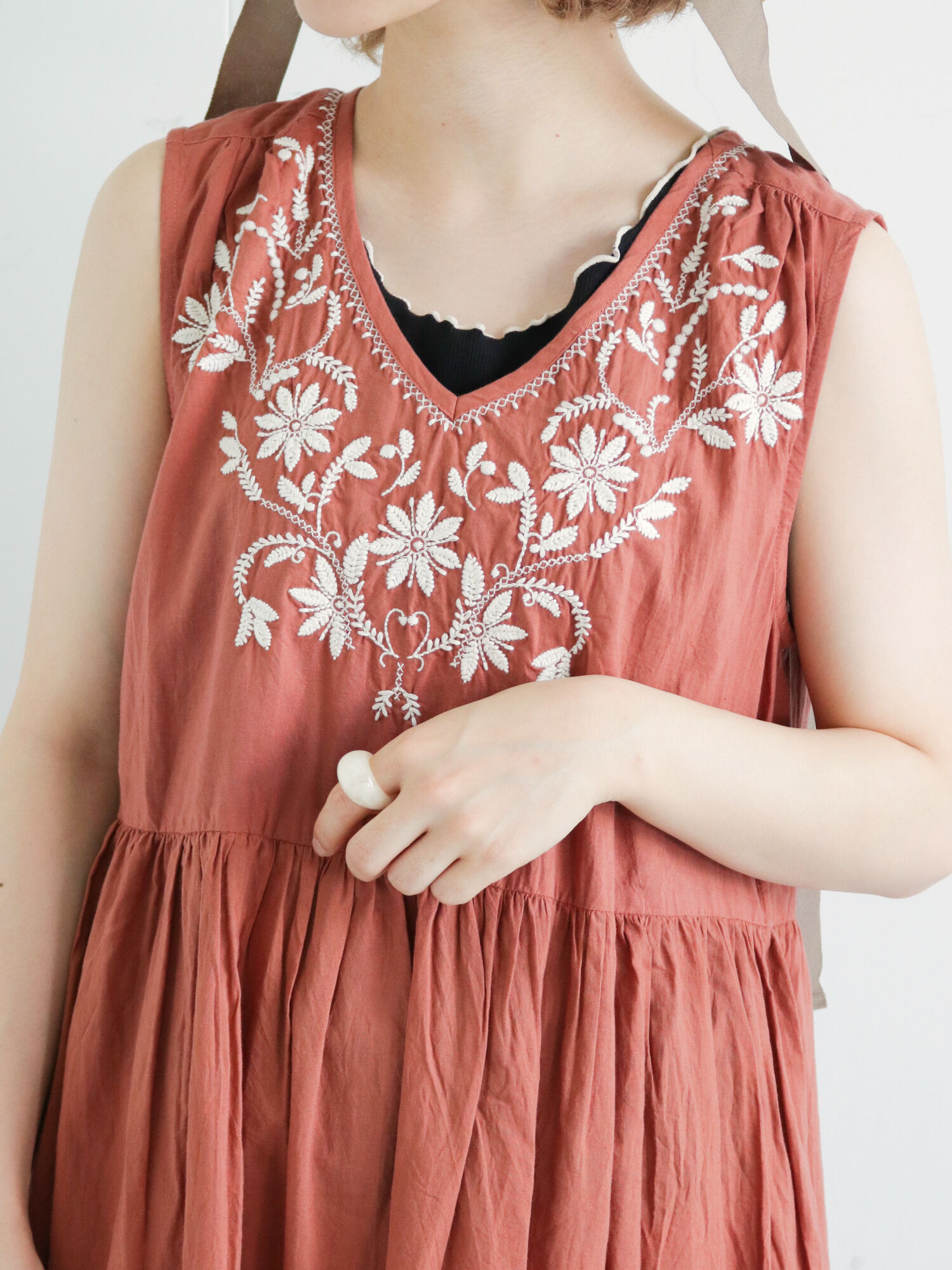 セール インド刺繍ノースリワンピース ブラック ブラウン グリーン ワンピース ワンピース Ehka Sopo エヘカソポ 公式通販