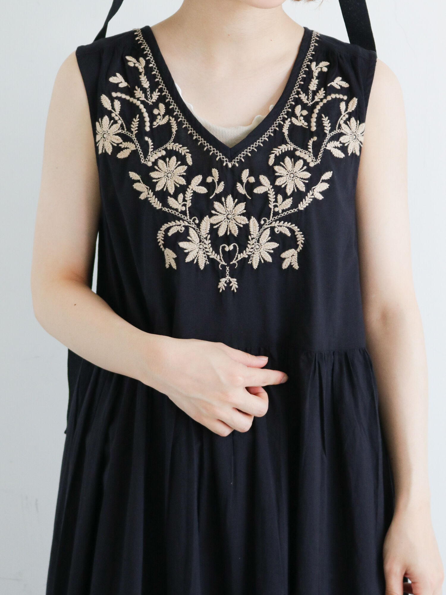 セール インド刺繍ノースリワンピース ブラック ブラウン グリーン ワンピース ワンピース Ehka Sopo エヘカソポ 公式通販