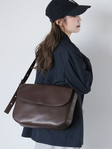 ブラック エコレザーショルダーバッグ セール】 エコレザーショルダーバッグ（グレー/ブラック