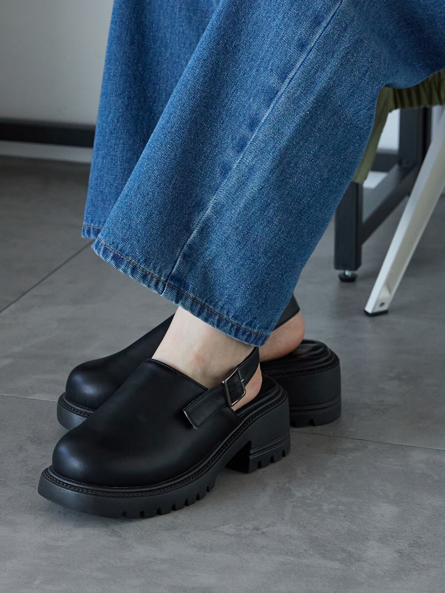 【関税なし】HOBBS ホッブス kara サンダル バックストラップ CHARLES ＆ KEITH サンダル バックルトリプルストラップサンダル