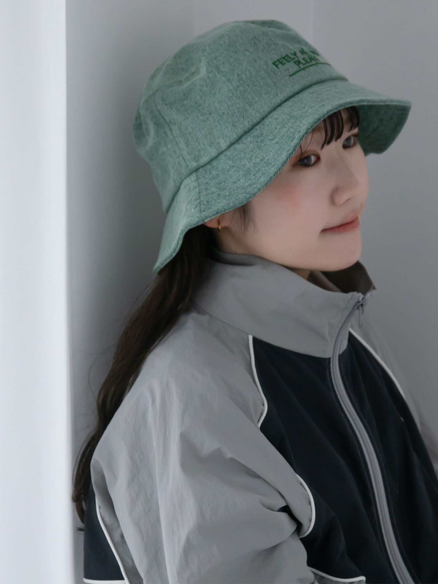 バケットハット グレー デニム風刺繍 14+ 帽子 ハット 花柄刺繍デニムバケットハット UV レディース