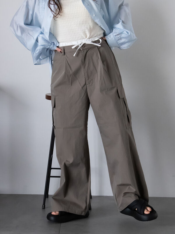 WTAPS ベージュ カーゴパンツ ゴムウエスト WTAPSのカーゴパンツ（ベージュ系）を使った人気ファッション