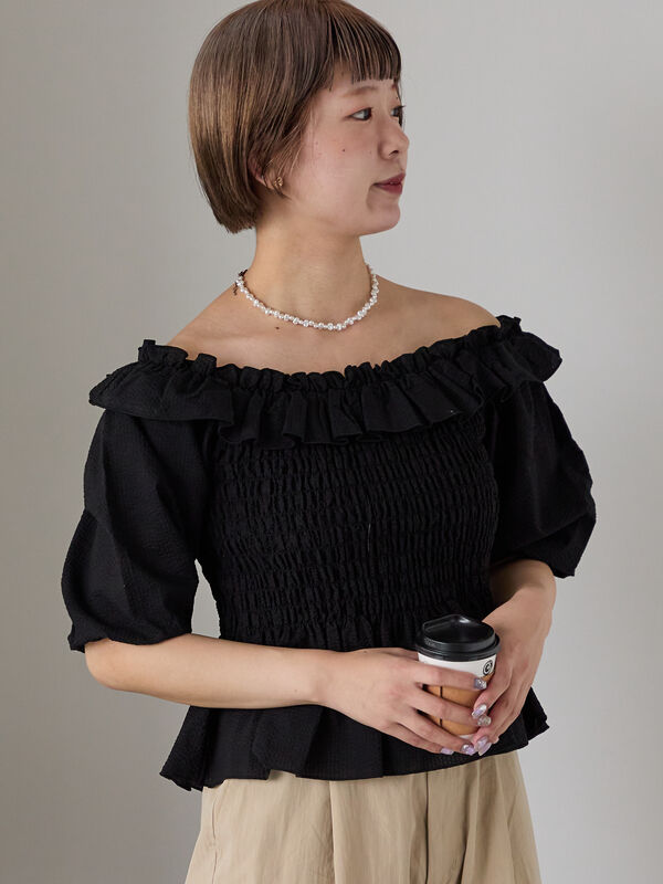 セール】 ◎フリルオフショルブラウス（オフホワイト/ブラック