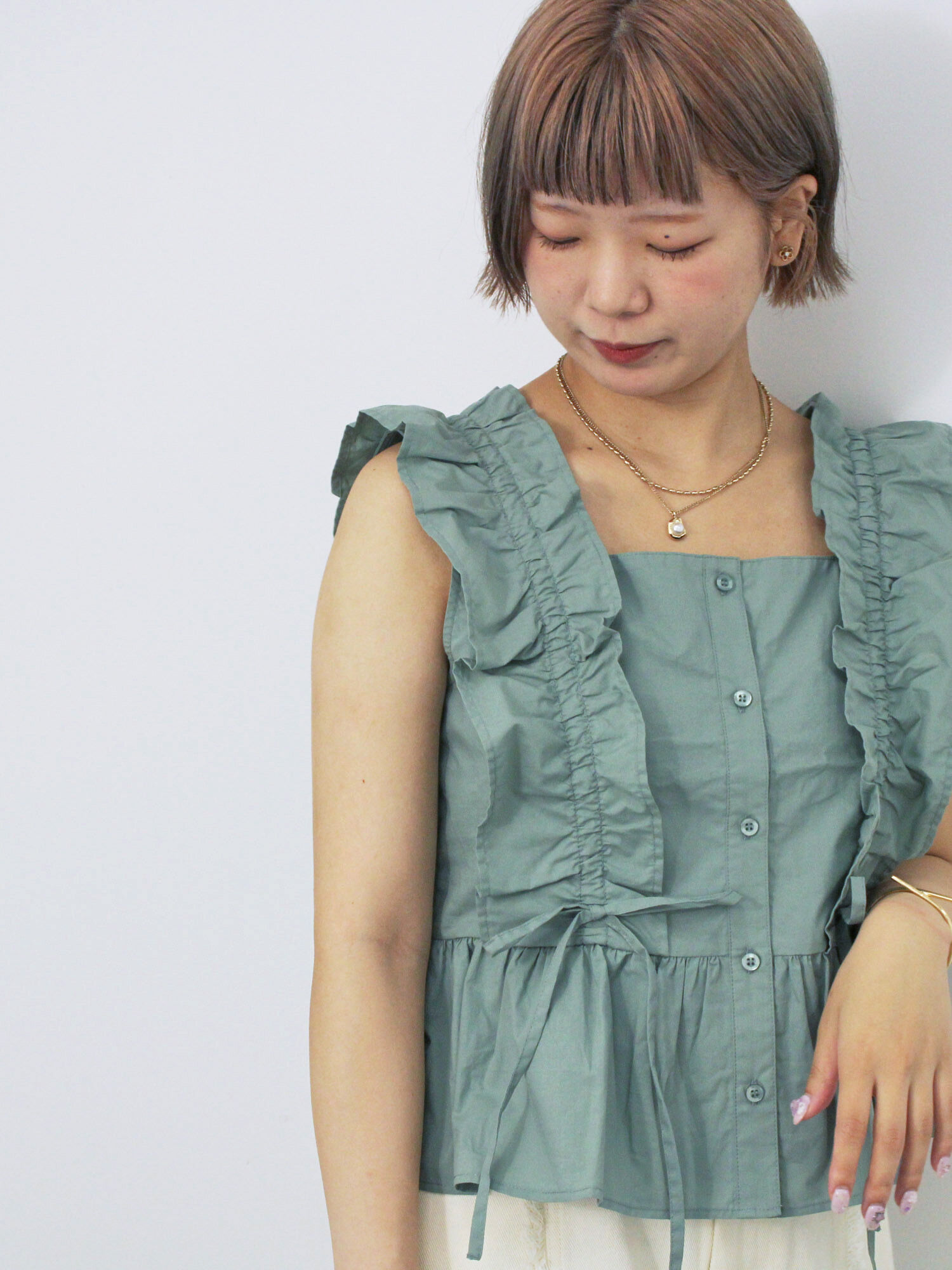 セール】 フリルノースリーブブラウス（オフホワイト/ブラック