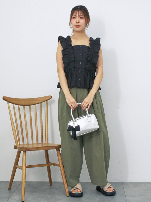 セール】 フリルノースリーブブラウス（オフホワイト/ブラック