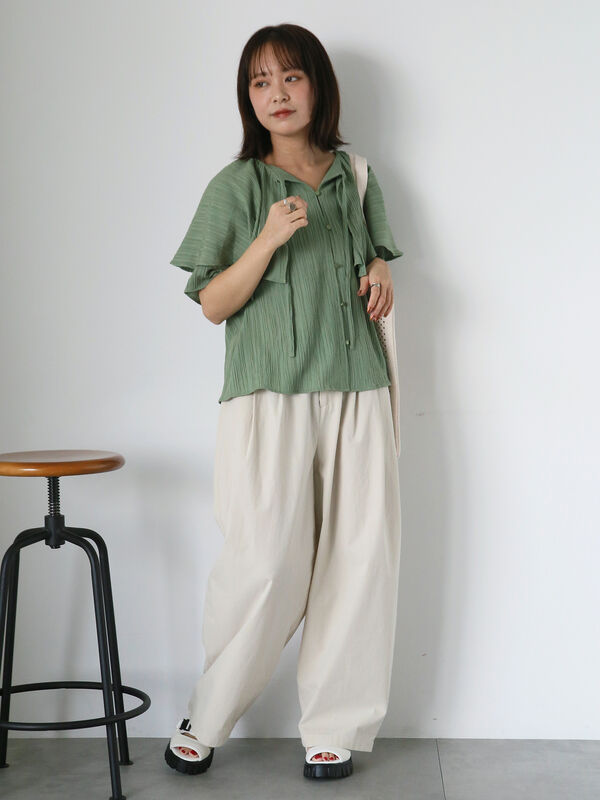 セール】 シワ加工ケープカラーブラウス（オフホワイト/ブラック