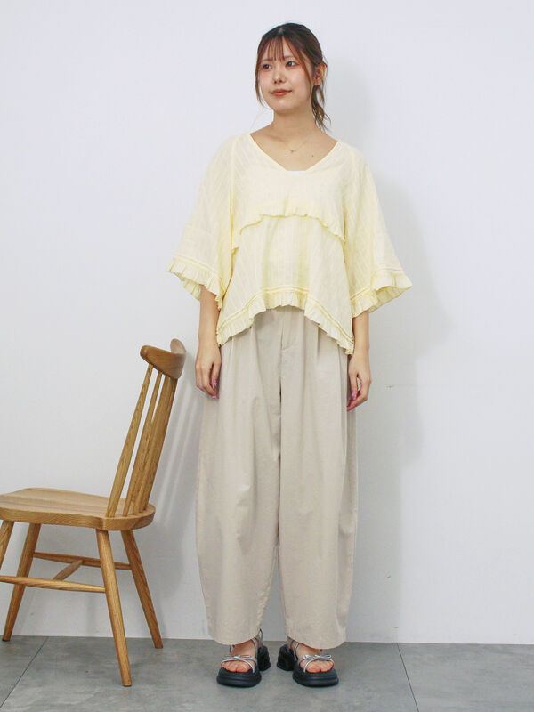 【新品送込】crea delice　麻100％ M　フリル使いブラウス　辛子 crea delice 麻100％ フリル使いブラウス Mカーキ | のんき屋