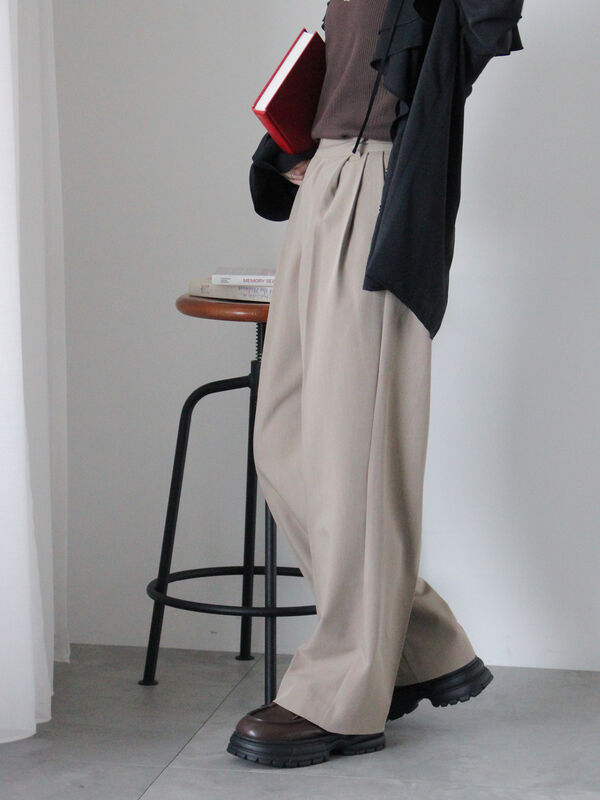 Hinnnnnページ センタープレスツータックスラックス（グレー/ブラック/モカ