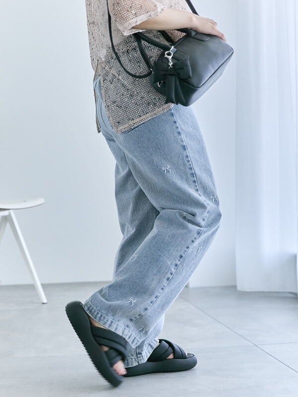 セール】 ◎リボン刺繍ストレートデニムパンツ（サックスブルー