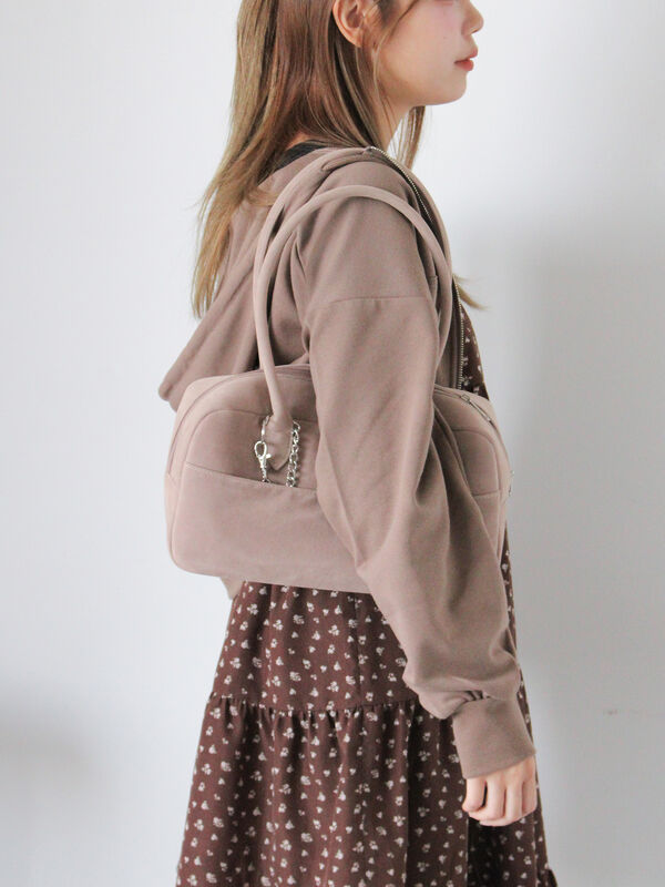 セール】 チャーム付きエコスウェードボストン（ベージュ/ブラウン