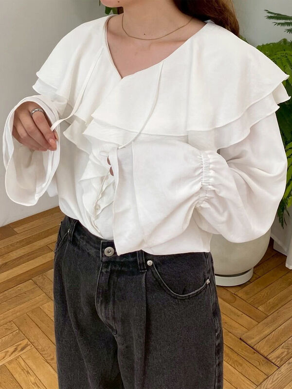 セール】 ラッフル襟ブラウス（オフホワイト/ブラック/ブルー/トップス