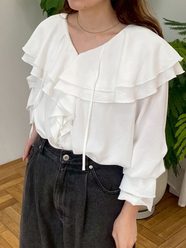 セール】 ラッフル襟ブラウス（オフホワイト/ブラック/ブルー/トップス