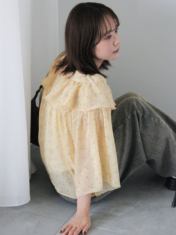 セール】 花柄フリルブラウス（ブラック/イエロー/キナリ/トップス