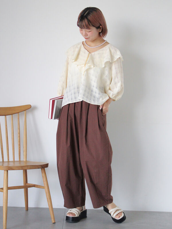 セール】 シアーチェックラッフル襟ブラウス（ブラック/キナリ