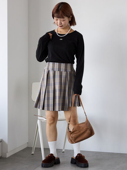 ワンポイント刺繍クルーネックカットソー（オフホワイト/グレー/ブラック/ベージュ）｜ehka sopo（エヘカソポ）通販