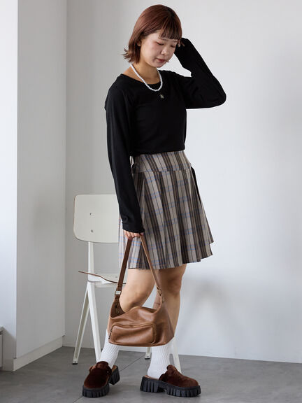 ワンポイント刺繍クルーネックカットソー（オフホワイト/グレー/ブラック/ベージュ）｜ehka sopo（エヘカソポ）通販