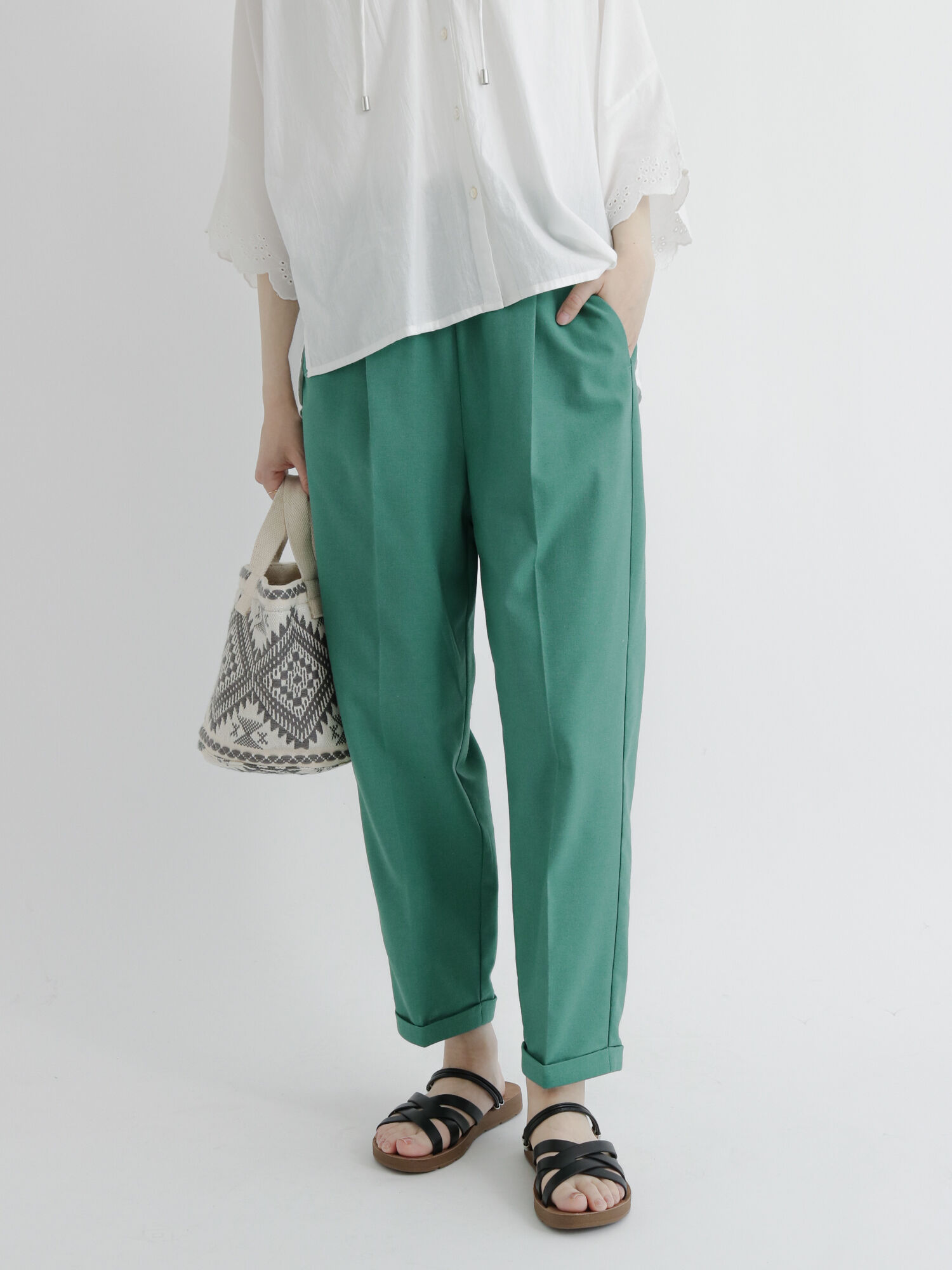 セール クロップドテーパードパンツ ライトベージュ ベージュ グリーン ボトムス パンツ Samansa Mos2 Blue サマンサモスモス ブルー 公式通販 セール クロップドテーパードパンツ ライトベージュ ベージュ グリーン ボトムス パンツ Samansa Mos2 Blue サマンサモスモス ブルー 公式通販