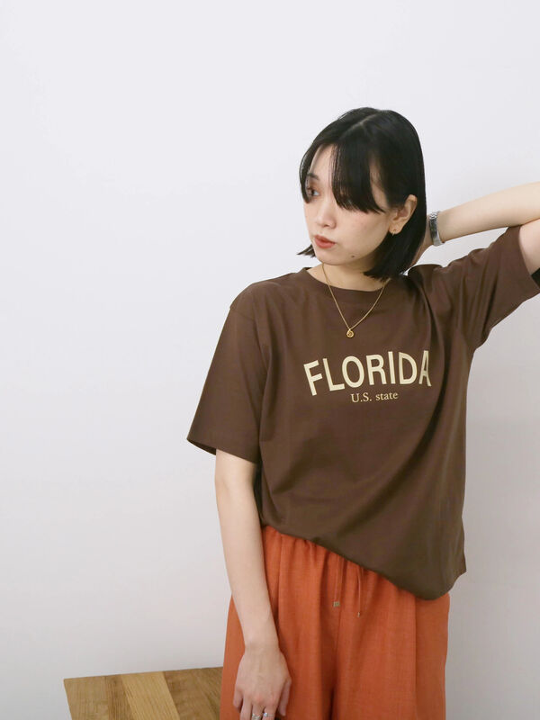 セール】 ロゴプリントTシャツ（オフホワイト/ブラック/オレンジ