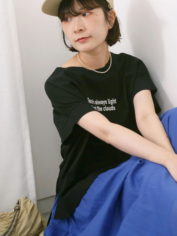 セール】 ロゴ刺繍フレンチスリーブTシャツ（オフホワイト/ブラック