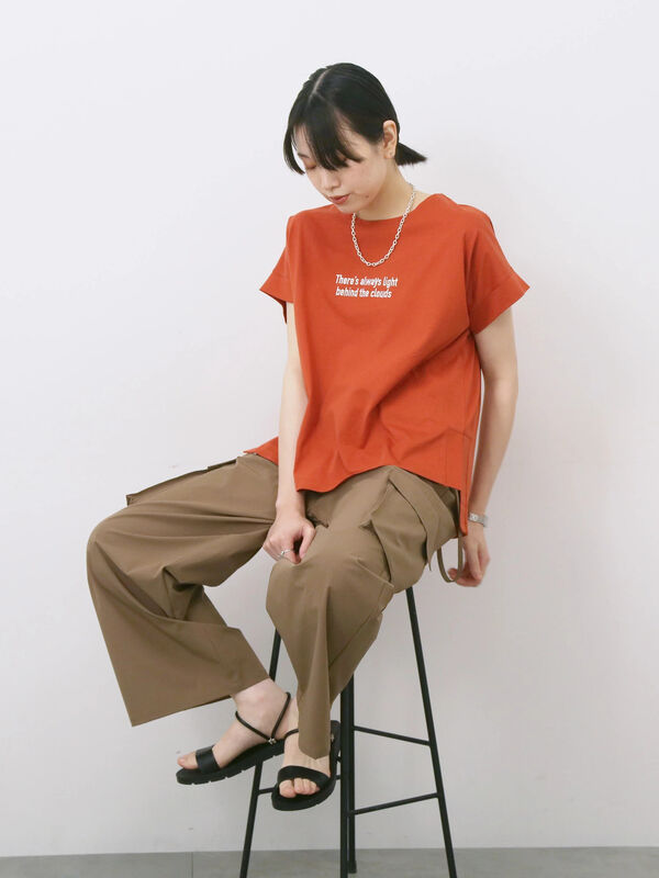 セール】 ロゴ刺繍フレンチスリーブTシャツ（オフホワイト/ブラック