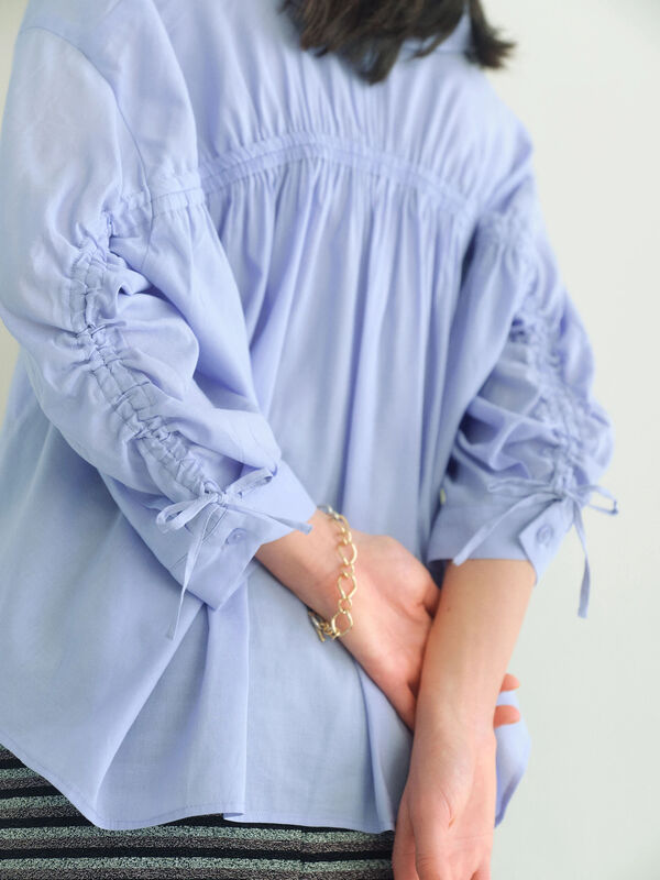 ドゥファミリィ　コットンシャーリングブラウス　ブルー ☆限定☆【UNIVERSAL TISSU】コットンシルク シャーリングブラウス