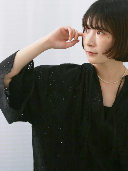 【Made in India】タッセル付ギャザーレースブラウス（オフホワイト/ブラック/パープル）｜Samansa Mos2 blue（サマンサモスモス ブルー）通販