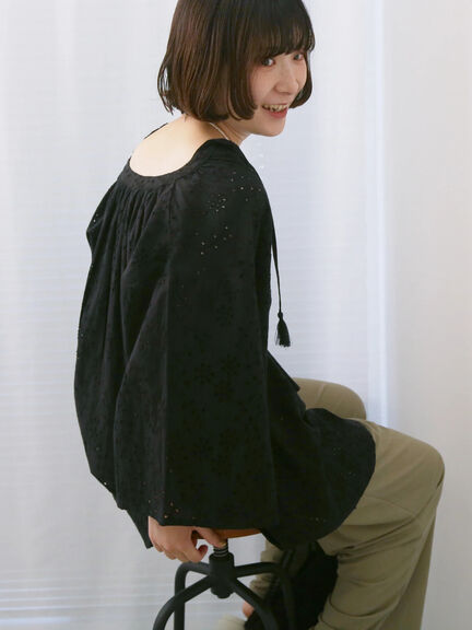 【Made in India】タッセル付ギャザーレースブラウス（オフホワイト/ブラック/パープル）｜Samansa Mos2 blue（サマンサモスモス ブルー）通販