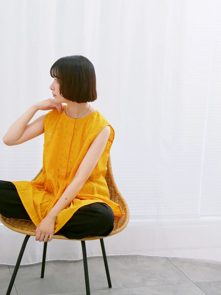 【Made in India】ノースリーブレースブラウス（オフホワイト/チャコールグレー/イエロー）｜Samansa Mos2 blue（サマンサモスモス ブルー）通販