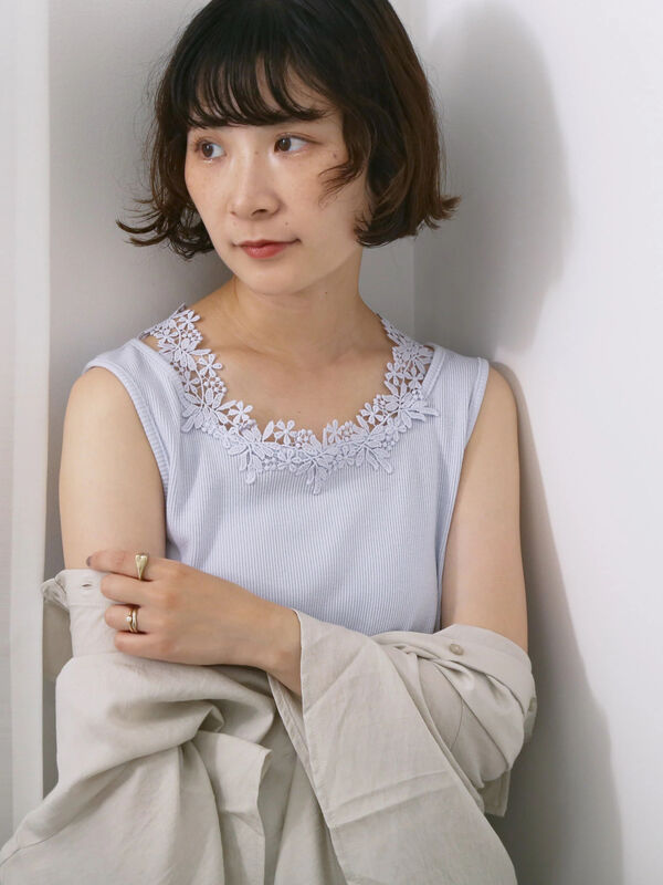 セール】 花レースタンク（オフホワイト/ブラック/サックス