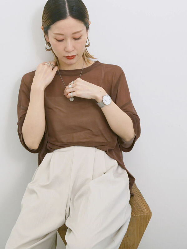 ベージュ シアーオーバーレイ トップス シアーボトルネックトップス