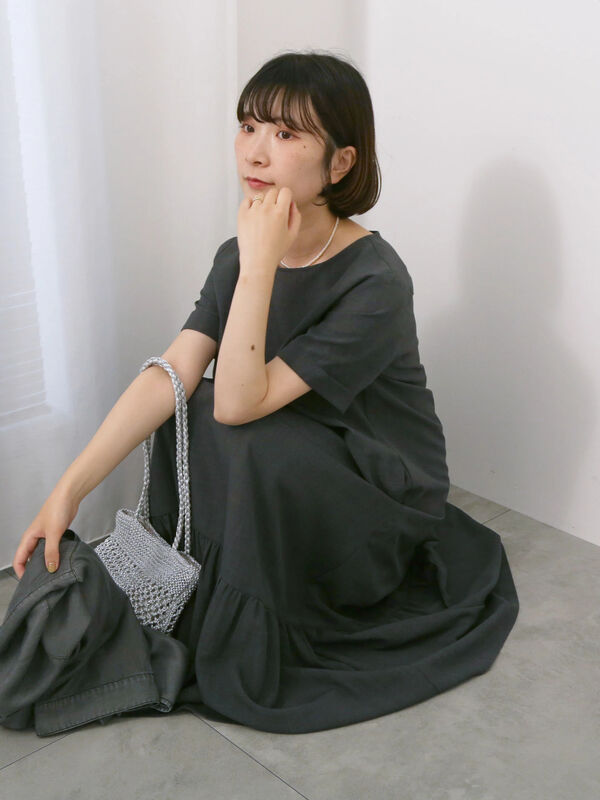 セール】 リネンタッチマキシティアードワンピース（チャコールグレー
