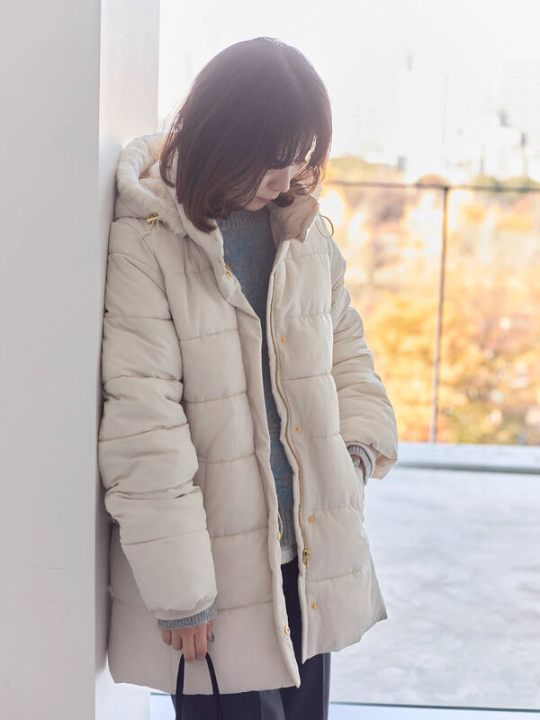 セール】 スタイルアップパデットコート（ブラック/ライトベージュ