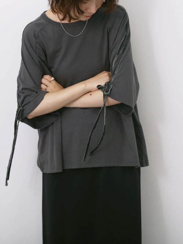 ◎【接触冷感】ベロアラインリボンTシャツ（チャコールグレー）｜Samansa Mos2 blue（サマンサモスモス ブルー）通販
