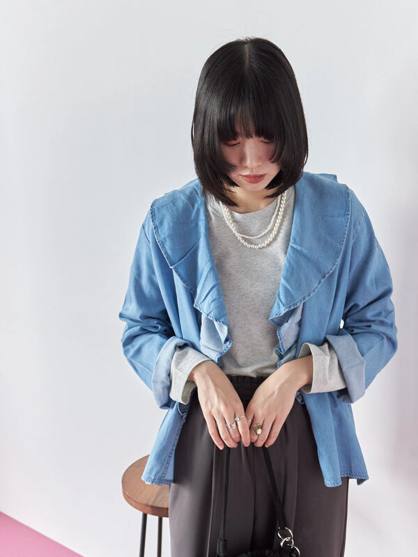 セール】 【ECO DENIM 】フリルブラウス（チャコールグレー/ブルー