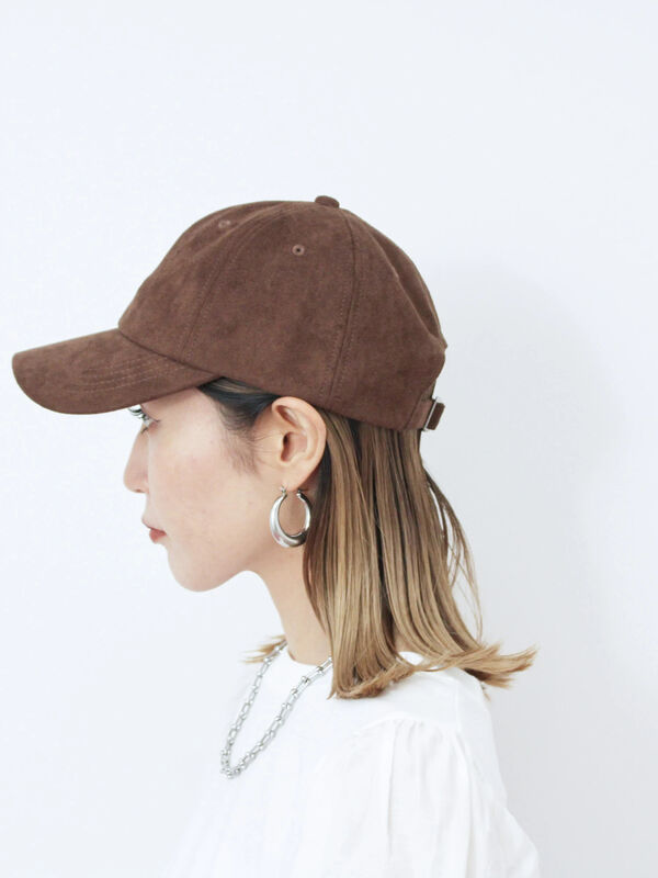 セール】 スエードロゴ刺繍キャップ（ブラック/ライトベージュ