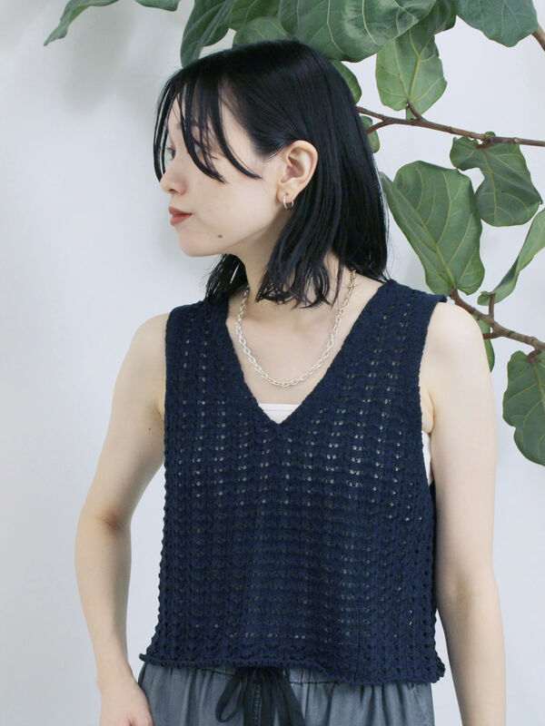 テープヤーン透かしニットベスト（チャコールグレー）｜Samansa Mos2 blue（サマンサモスモス ブルー）通販