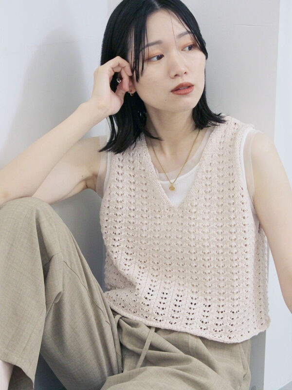 テープヤーン透かしニットベスト（キナリ）｜Samansa Mos2 blue（サマンサモスモス ブルー）通販