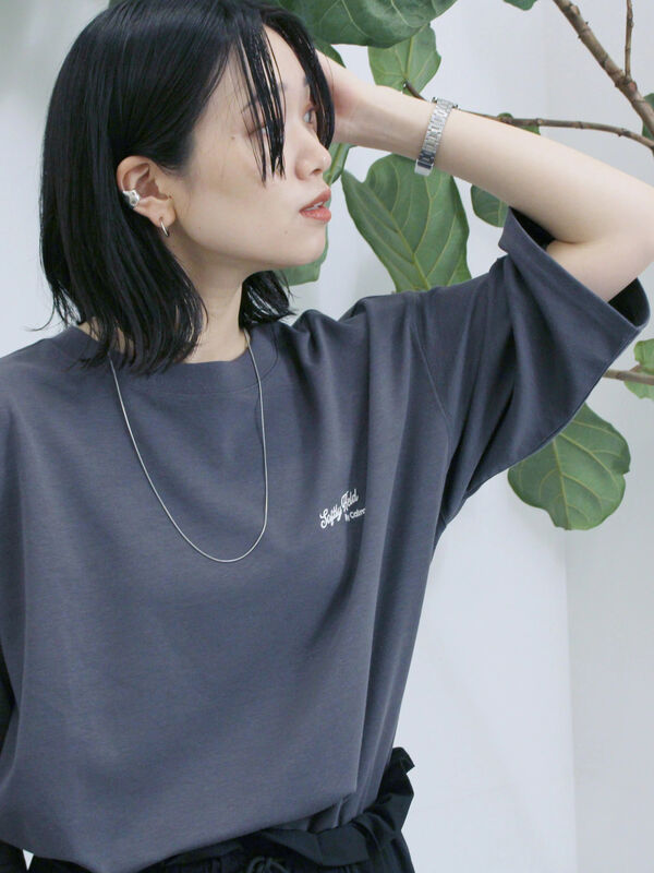 セール】 ポンチロゴ刺繍プルオーバー（オフホワイト/チャコールグレー