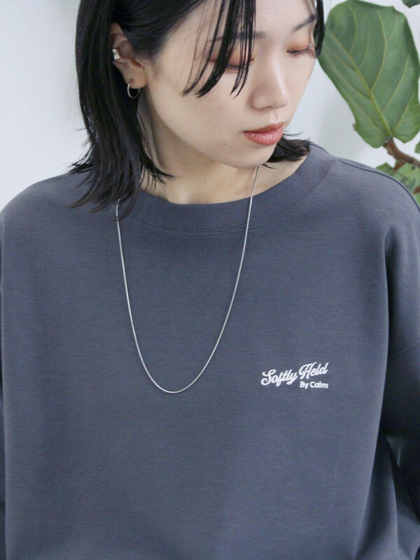 セール】 ポンチロゴ刺繍プルオーバー（オフホワイト