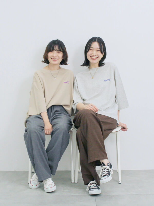 セール】 ポンチロゴ刺繍プルオーバー（オフホワイト/チャコールグレー