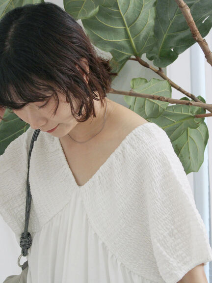 ◎【接触冷感】シャーリングVネックプルオーバー（オフホワイト/ブラック/ブルー）｜Samansa Mos2 blue（サマンサモスモス ブルー）通販